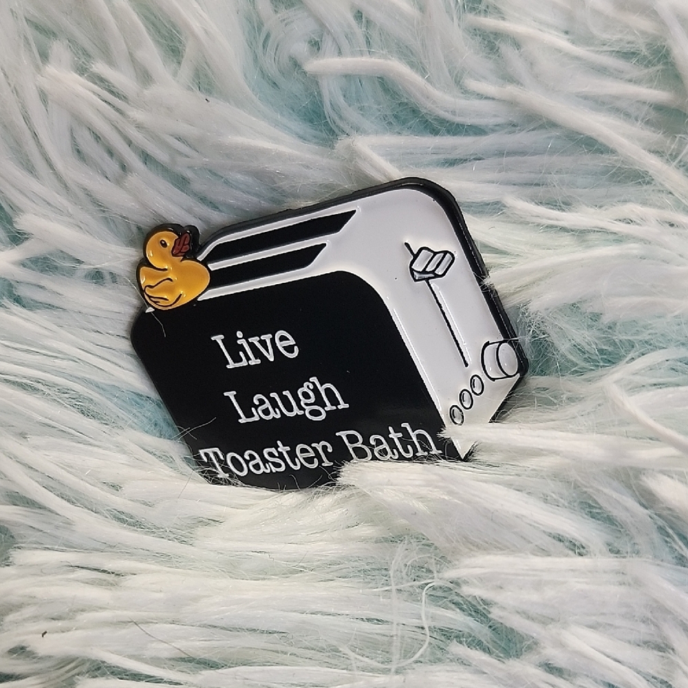Black and White Toaster Bath Pin